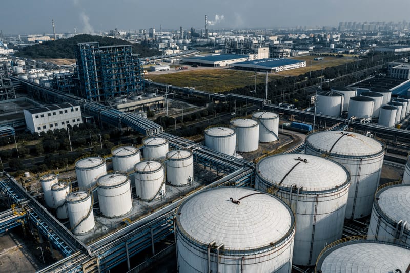 Petrochemical plant with distillation columns — Fresenius gas analyzers for chemical processes
